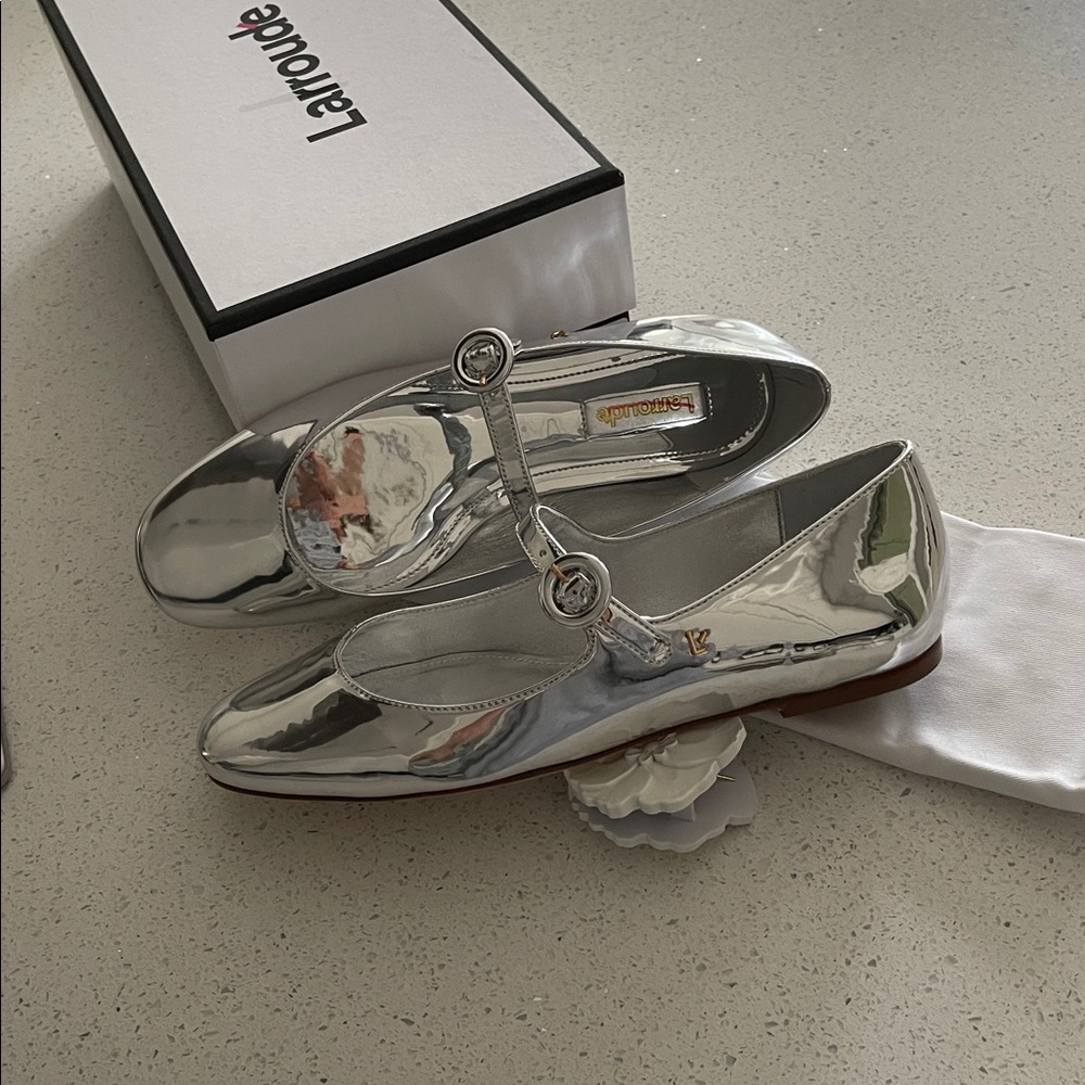 Larroudé The Blair ballet flats and hair clip - Picture 6 of 10